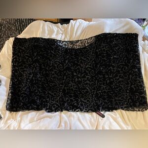 Forever 21 Black with velvet pattern over top Nw/o T